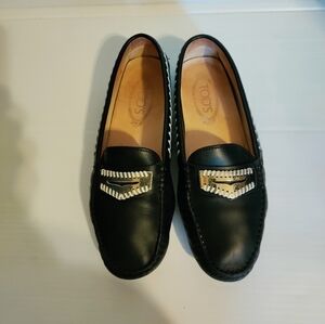 TOD'S Black  LEATHER LOAFERS WITH METAL APPLICATION AND NUBBED RUBBER SOLE 39